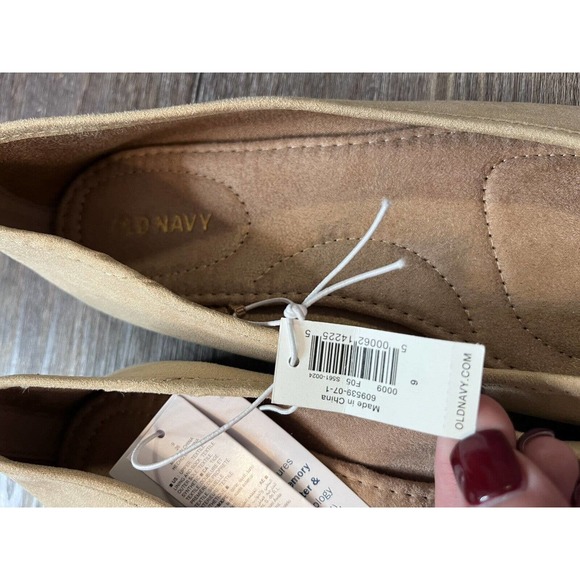 Old Navy Womens Shoes Size 9 pointed Flats Suede Material N9 - Picture 2 of 5